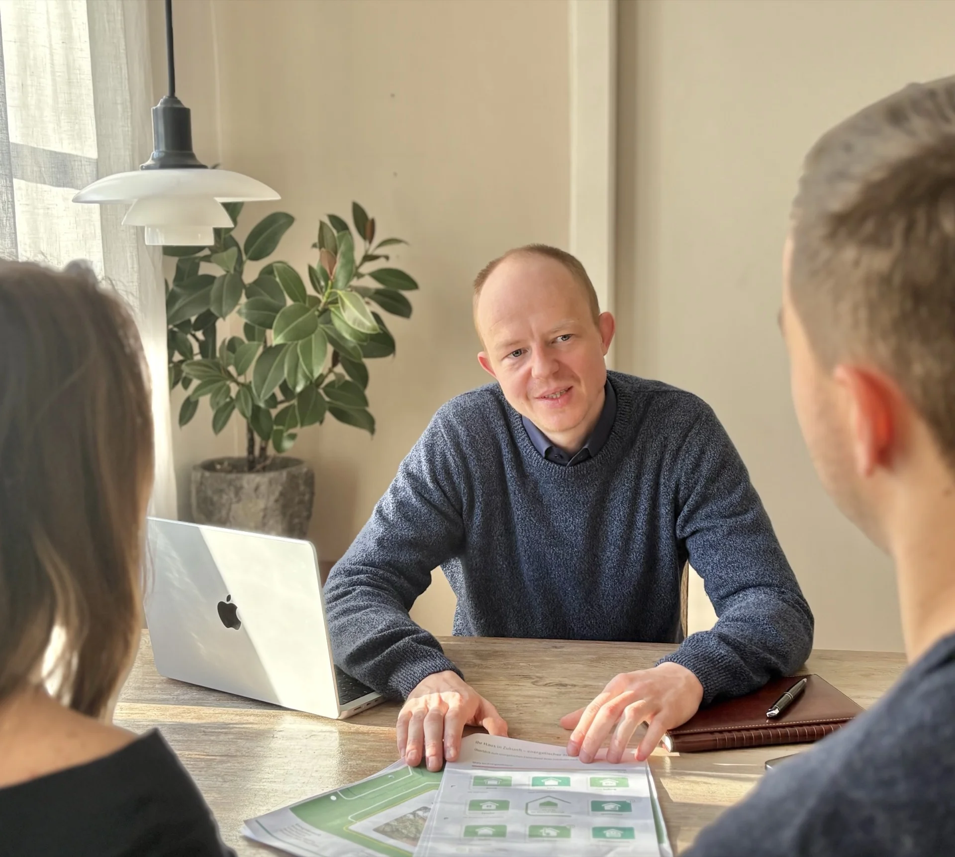Moderne Energieberatung in Lüneburg & Lübeck - Haus mit Photovoltaik